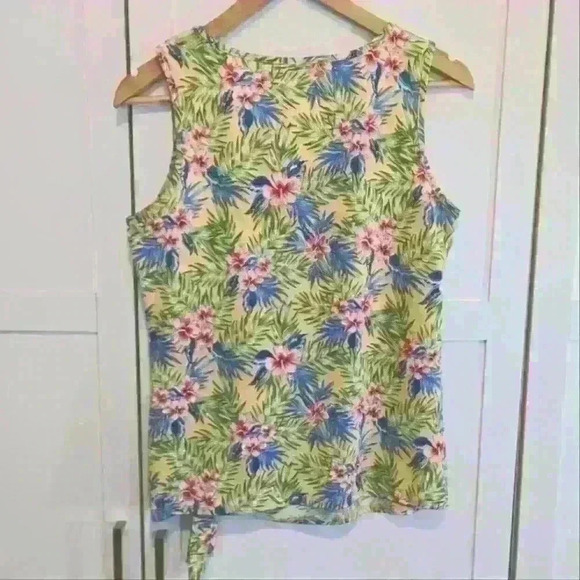 Mandee Sleeveless Floral Top - Picture 2 of 3